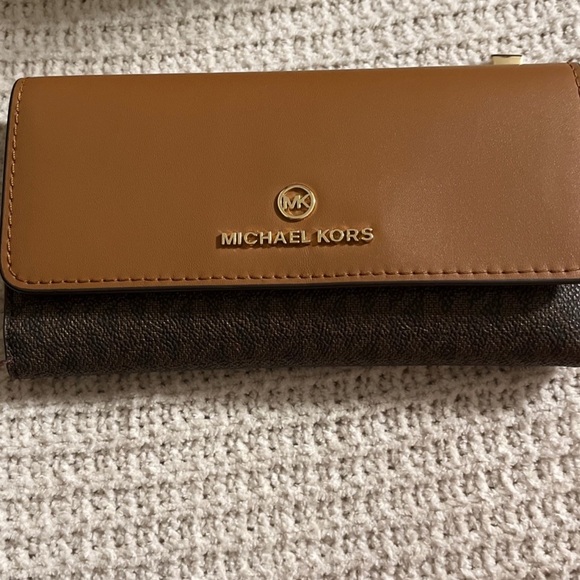 MK Wallet with matching purse